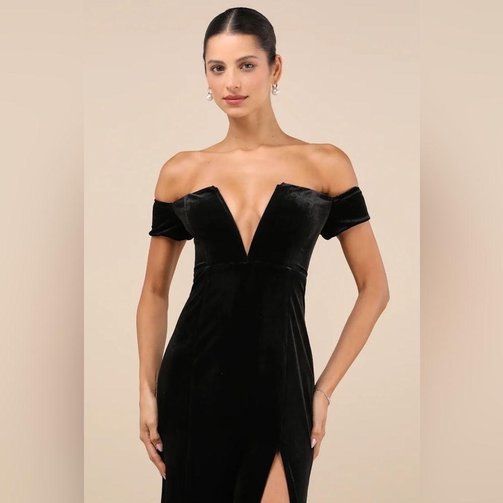 Lulus Captivating Silhouette Black Velvet Off-the-Shoulder Maxi Dress - Picture 4 of 8